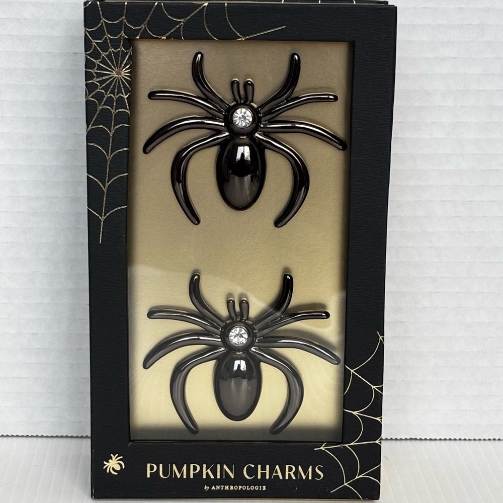 Anthropologie Halloween Black Spiders Pumpkin Pin Charms - New - Picture 1 of 6